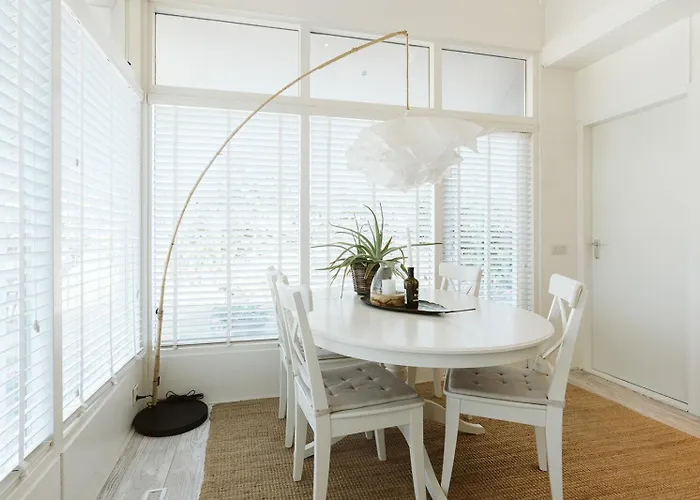 Toekomst 27 - Not Intended For Company Or Work-related